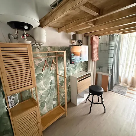 Partie D Appartement, Independant Avec Cuisine A Partager 尼斯