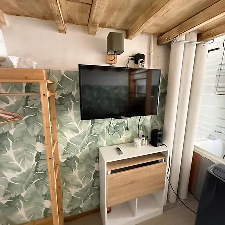 Partie D Appartement, Independant Avec Cuisine A Partager 尼斯