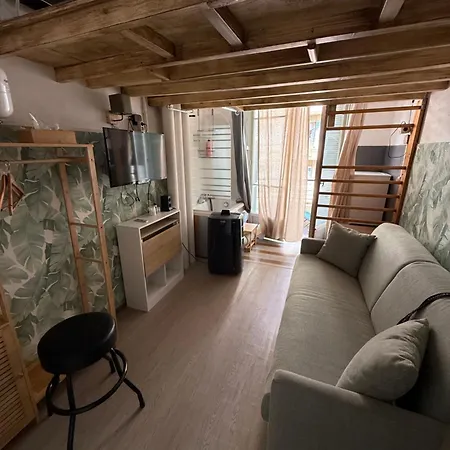 Partie D Appartement, Independant Avec Cuisine A Partager 尼斯